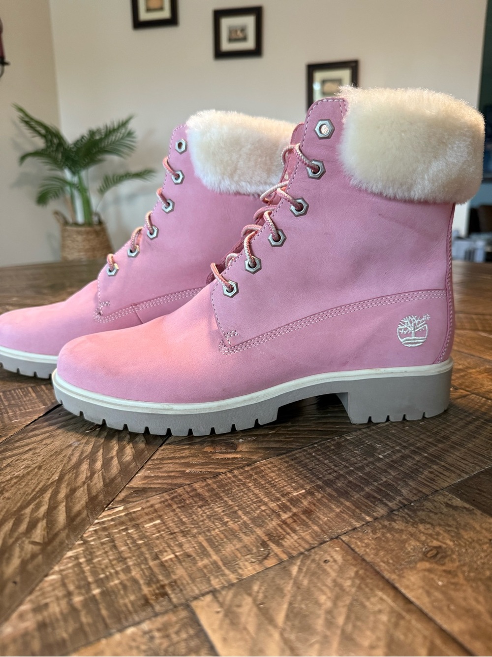 Timberland woman’s waterproof boots , sz 9 - Picture 4 of 14